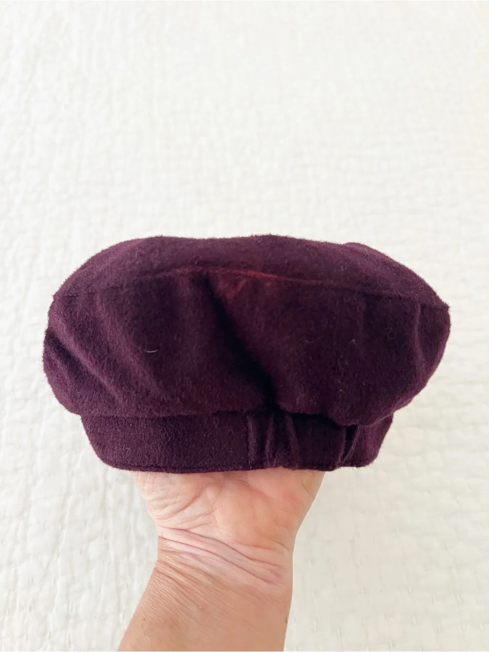 Saks Fifth Avenue Hat Womens Burgundy Lambswool Newsboy Cap Flower Satin Lining